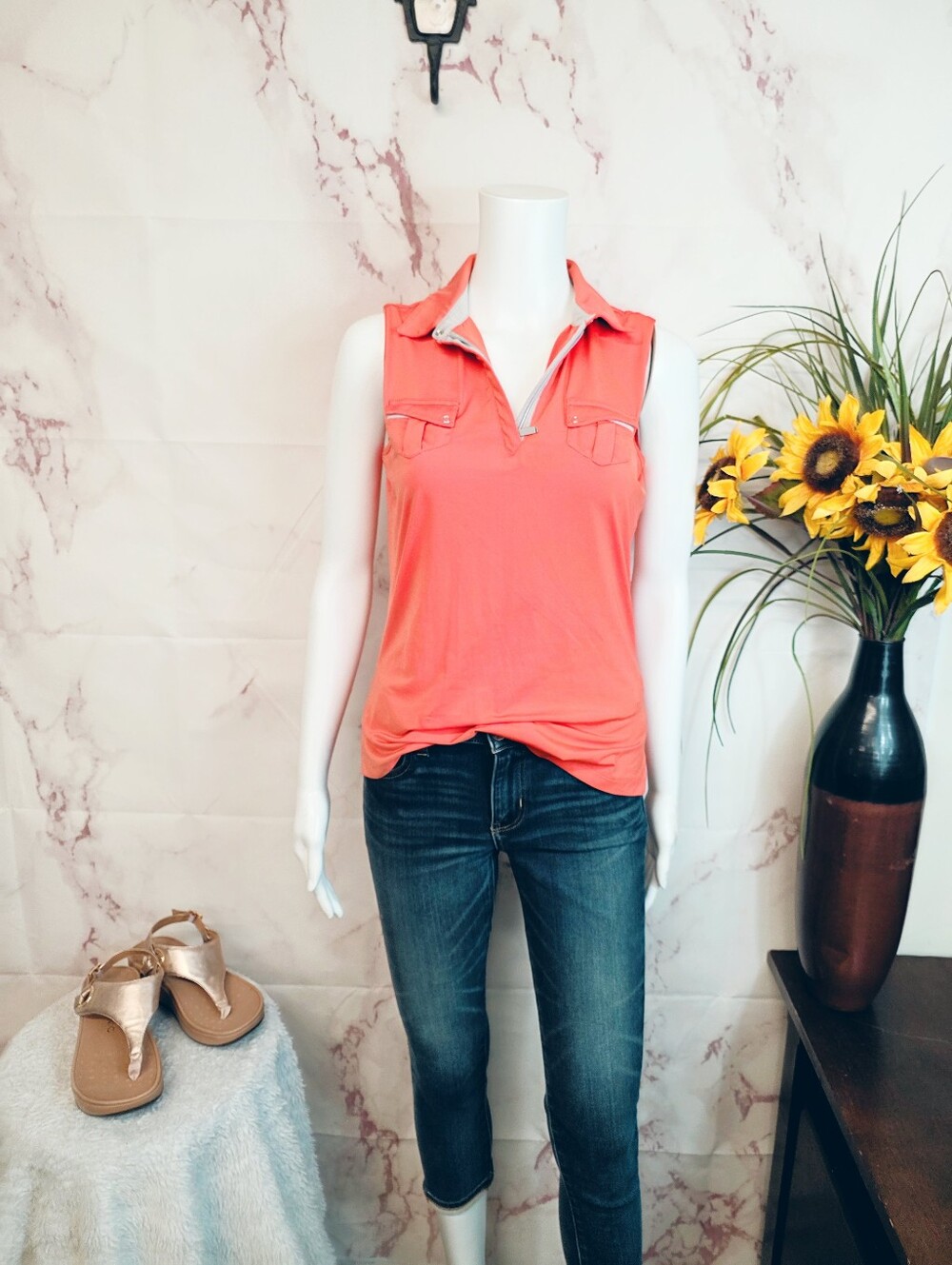 DKNY Golf Women’s Small Coral Sleeveless Polo Golf Top Stretch - Picture 2 of 6